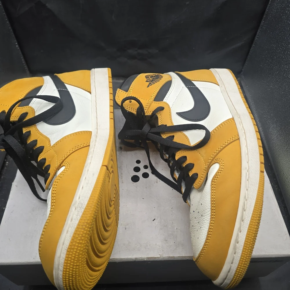 Jordan High-Top Sneakers in‎ Yellow, White & Black